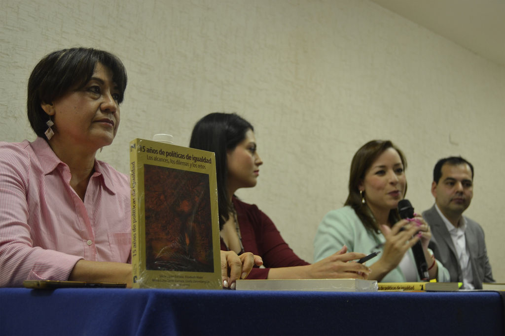 Propuesta. En la presentación del libro '15 años de políticas de igualdad' Rosario Varela propuso incorporar materia de género. (EDITH GONZÁLEZ)