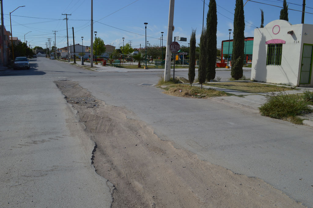 Riesgos. Calles enteras se observan afectadas por zanjas y hoyos a causa de obras del municipio. (EL SIGLO DE TORREÓN)