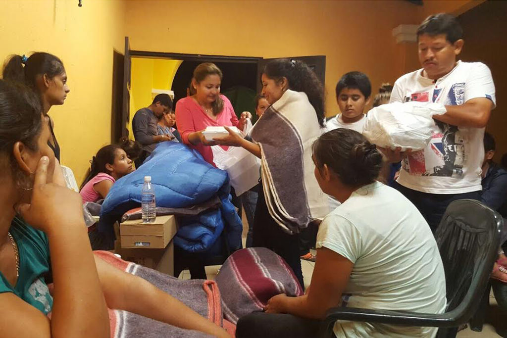 Apoyo. Las familias que llegaron a Cosalá, procedentes de Tamazula, son apoyados por el DIF municipal en los albergues.