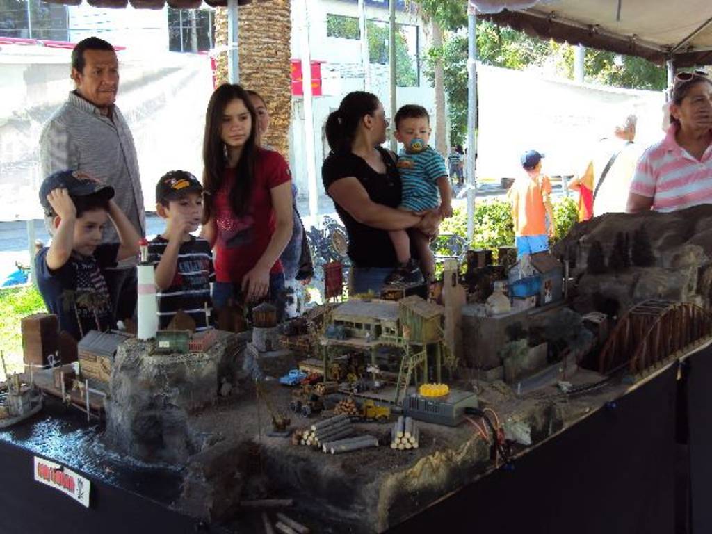 Abiertos. Los talleres dominicales que se imparten en el Paseo Colón se encuentran abiertos al público en general gratis.