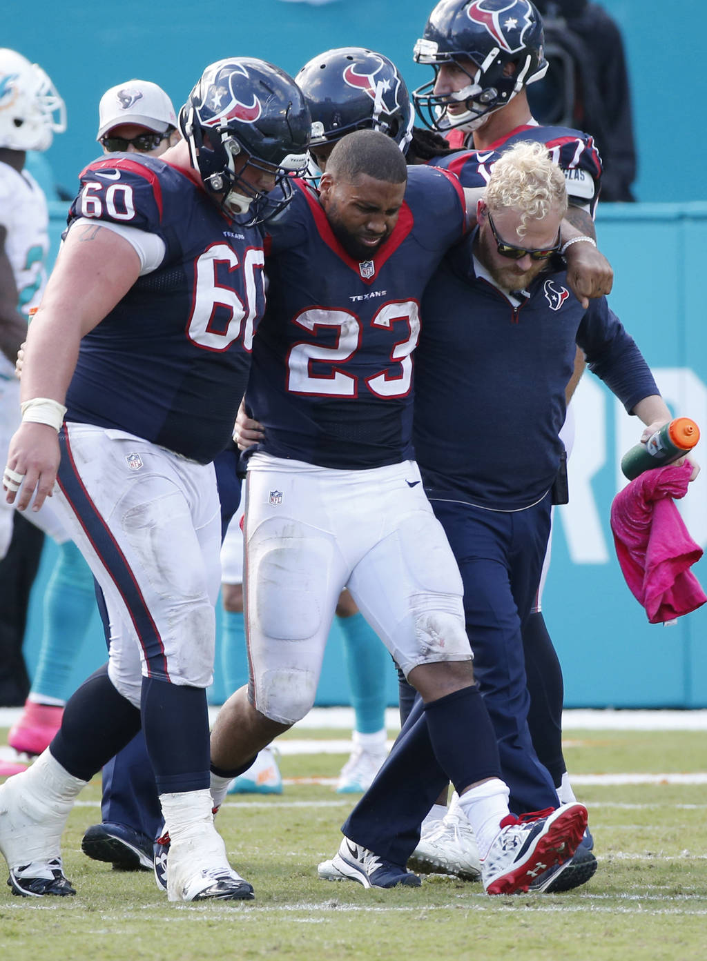 Arian Foster salió lesionado en el juego de ayer. (AP)