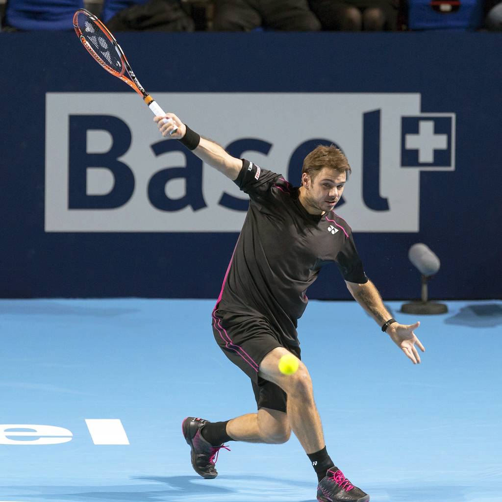 Stanislas Wawrinka busca convertirse en el primer jugador en ganar el Masters 1000 de París y el Roland Garros en el mismo año. (EFE)