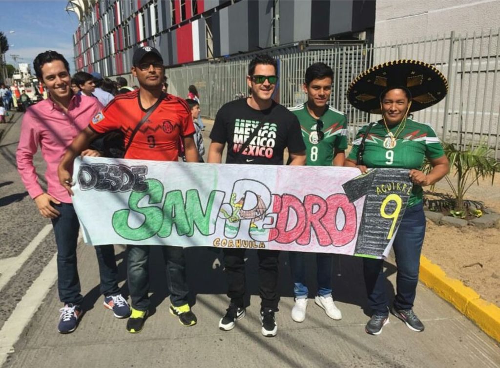 Los familiares de Eduardo Aguirre viajaron a Chile para apoyar en la fase de grupos al jugador originario de San Pedro y que es una de las figuras del seleccionado nacional. (Cortesía)