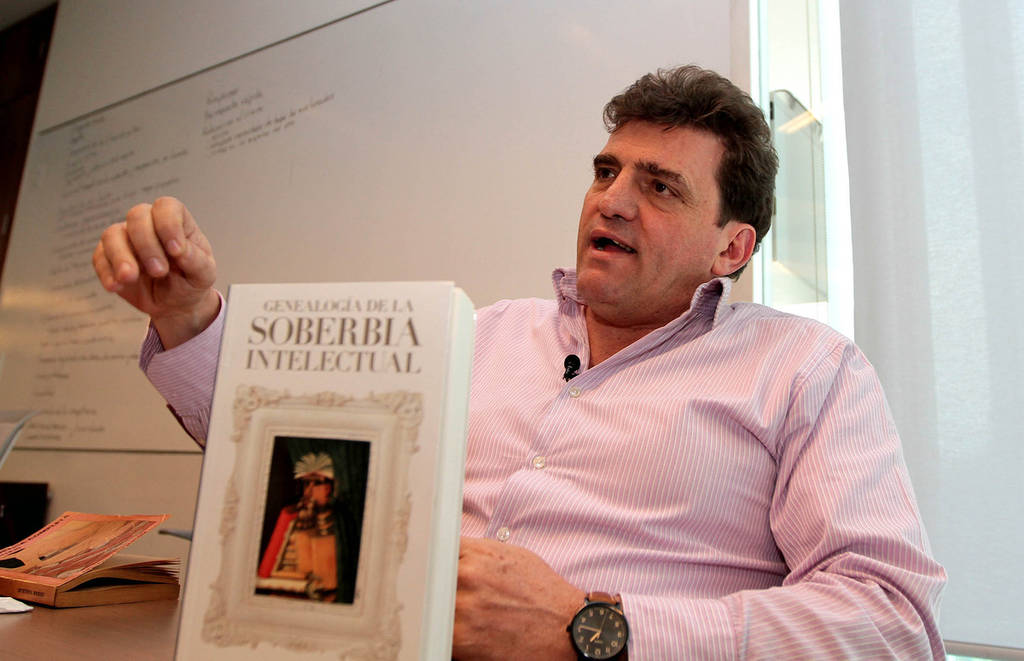 La edición. Serna y su más reciente libro, Genealogía de la soberbia intelectual. 
