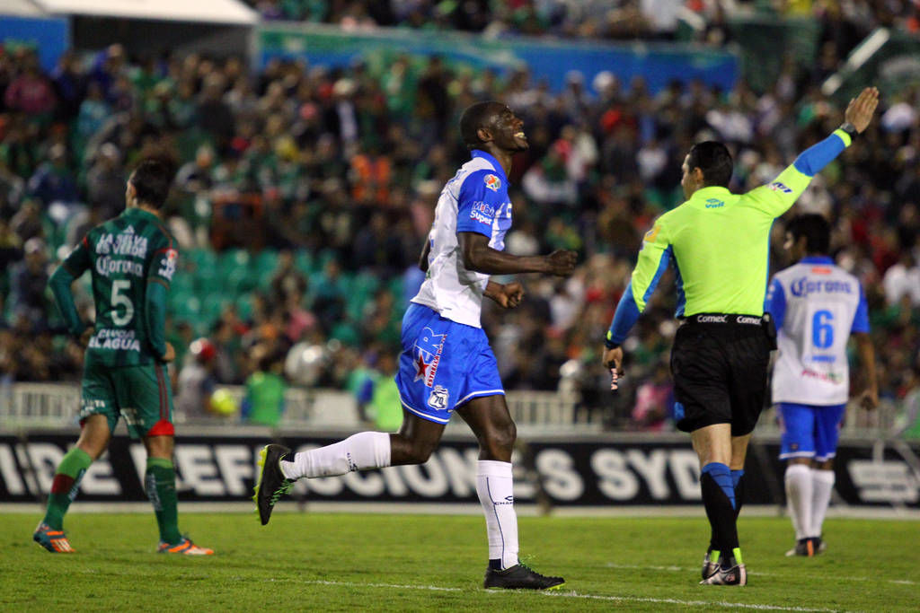 El jugador Efraín Cortés denunció supuesto trato racista en el club poblano.