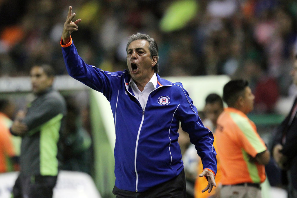 El técnico de Cruz Azul, Tomás Boy dijo que no está pensando en el próximo torneo. (ARCHIVO)