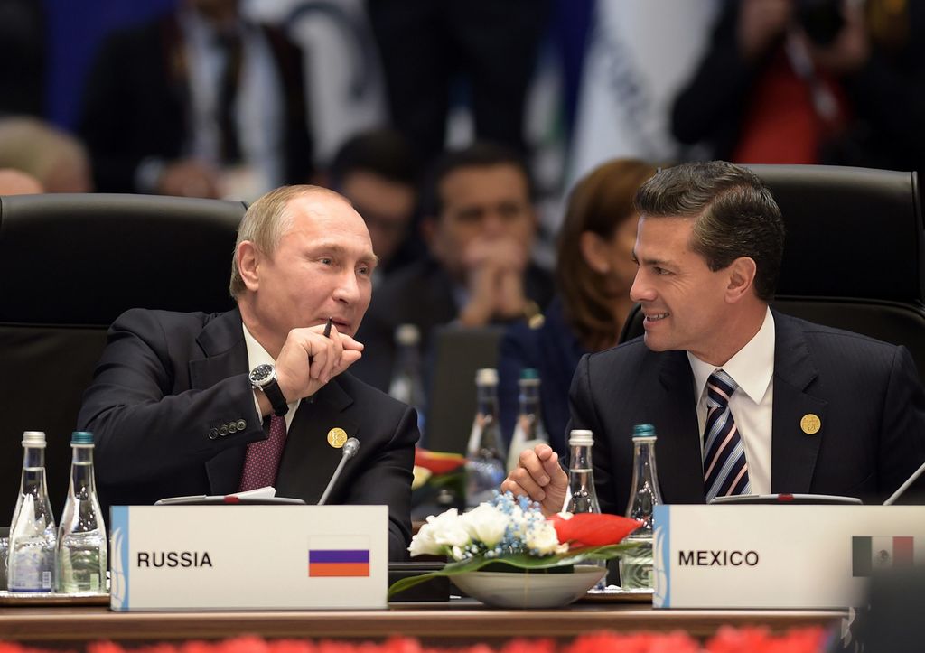 el presidente Enrique Peña Nieto, dialogó con el presidente de la Federación Rusa, Vladimir Putin, en la Cumbre de Líderes del G20. (EFE)