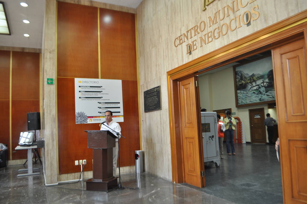 Trámites. Llaman a los empresarios a utilizar el Centro Municipal de Negocios, en la planta baja de Banco de México. (ARCHIVO)