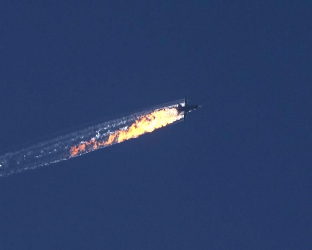 Putin tachó de 'golpe a traición' el derribo del bombardero ruso Su-24 en territorio de Siria, a un kilómetro de la frontera con Turquía. (EFE)