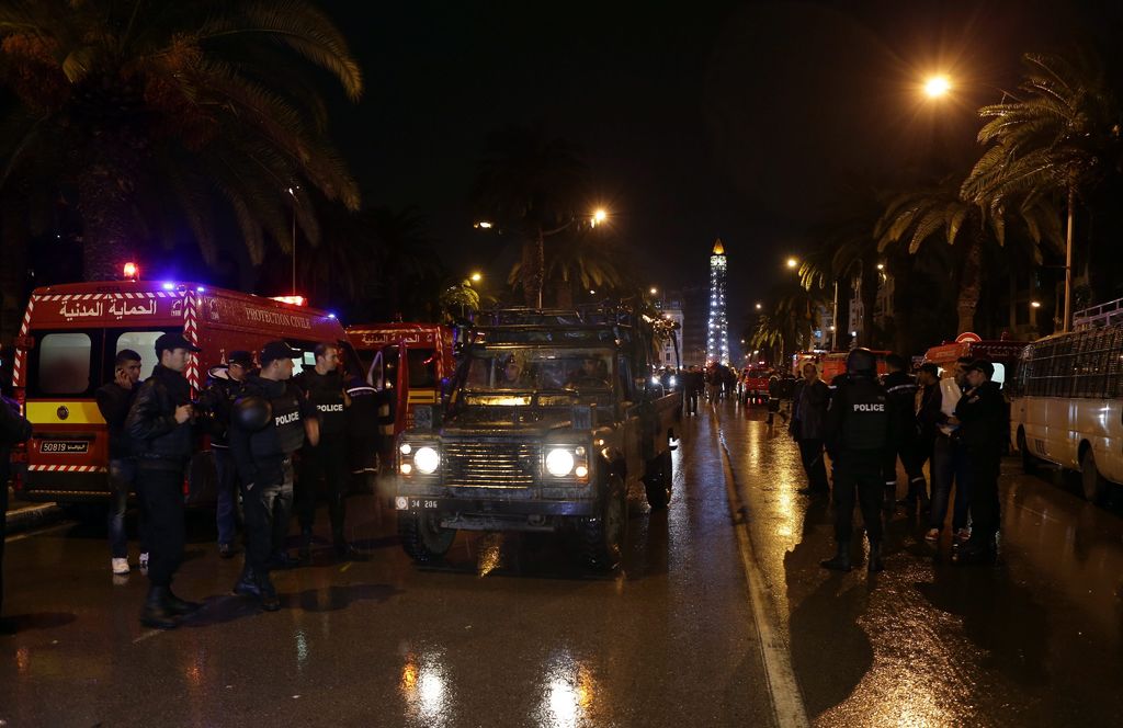 Túnez decretó hoy el estado de emergencia en todo el país y ordenó un toque de queda en la capital en respuesta al supuesto atentado yihadista. (EFE) 