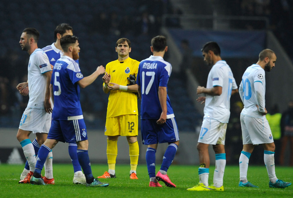 Los “Dragones” pudieron asegurar la clasificación a octavos de final, pero cedieron el primer lugar al Chelsea, quien también alcanzó 10 puntos, pero cuenta con mejor diferencia de goles. (AP)