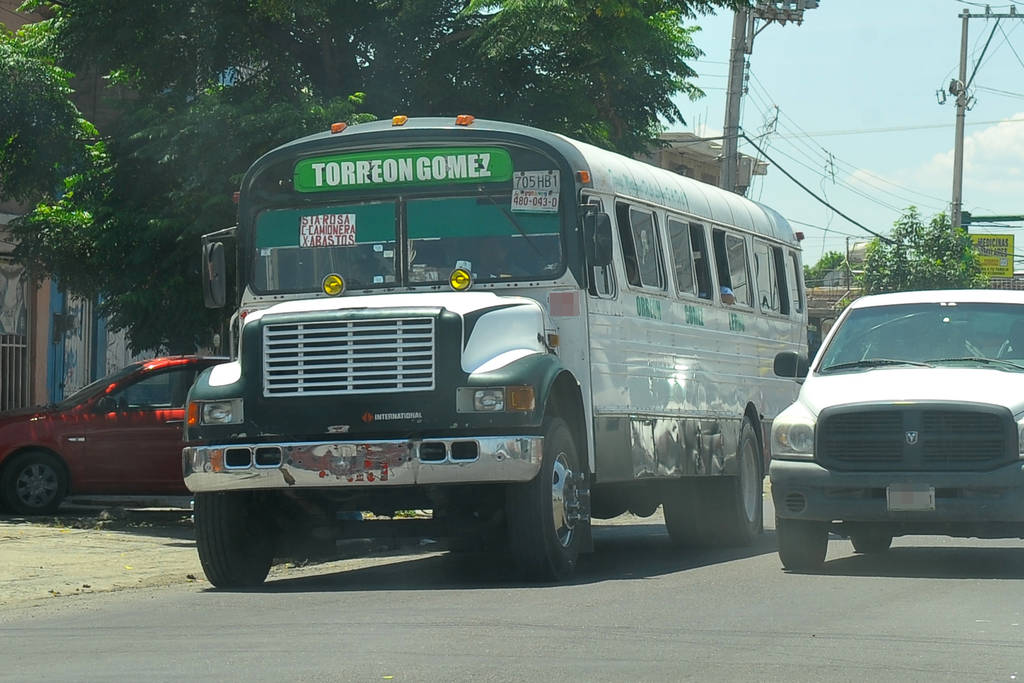 Delito. Hombres armados roban camión del transporte público, autoridades montaron operativo de búsqueda de la unidad. 