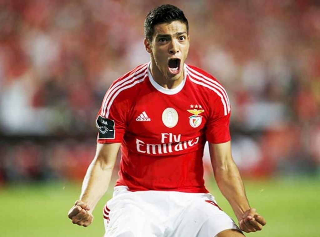 El delantero del Benfica se estrenó como goleador en el máximo campeonato de la UEFA a nivel de clubes. Con el cuadro lusitano, Jiménez suma tres anotaciones en la actual temporada. 
