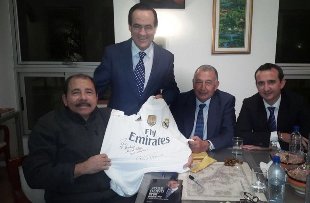 La camiseta de Cristiano Ronaldo fue entregada a Ortega por el expresidente del Parlamento español José Bono, con quien se reunió en Managua, sin acceso a periodistas.