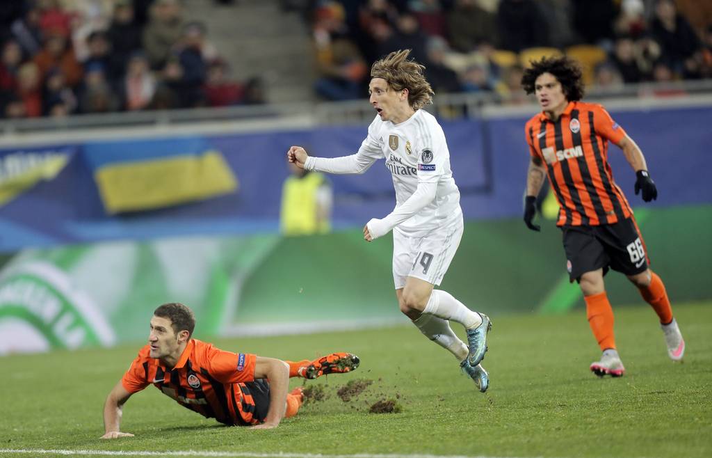Un herido Real Madrid se desquitó en Champions League contra Shakhtar Donetsk, aunque sufrió al final. (AP)