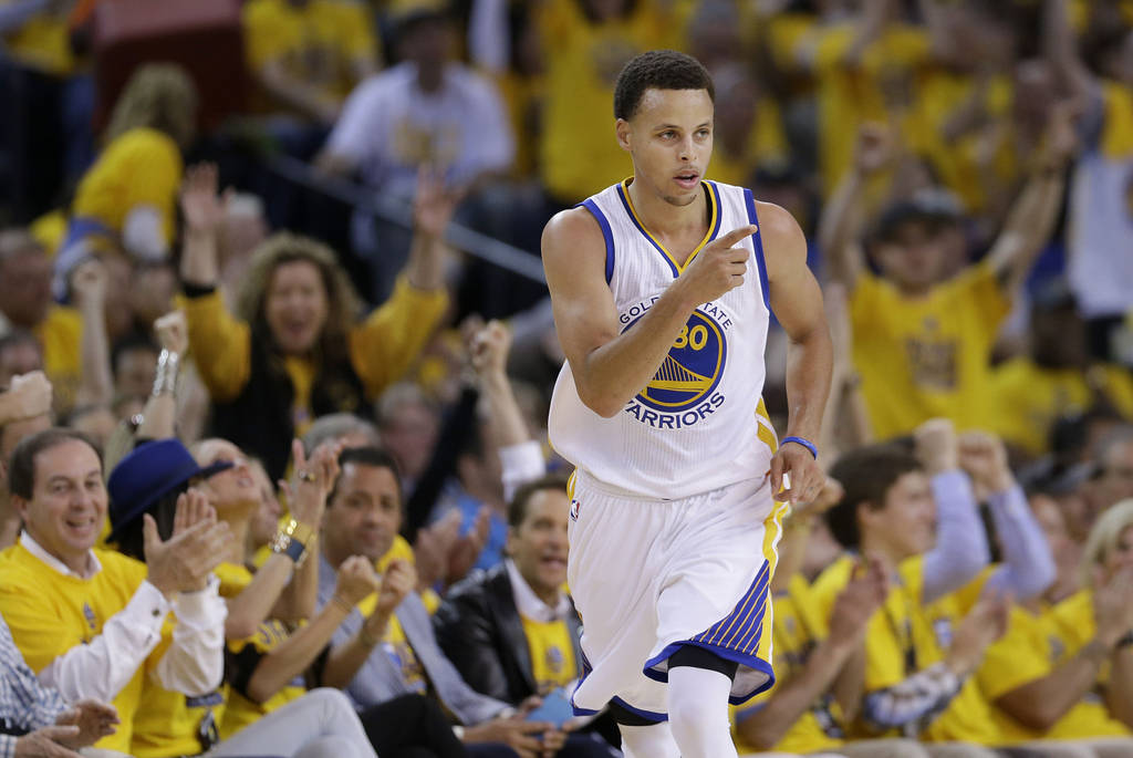 Stepehn Curry y los Warriors de Golden State están imparables en la NBA. (AP)