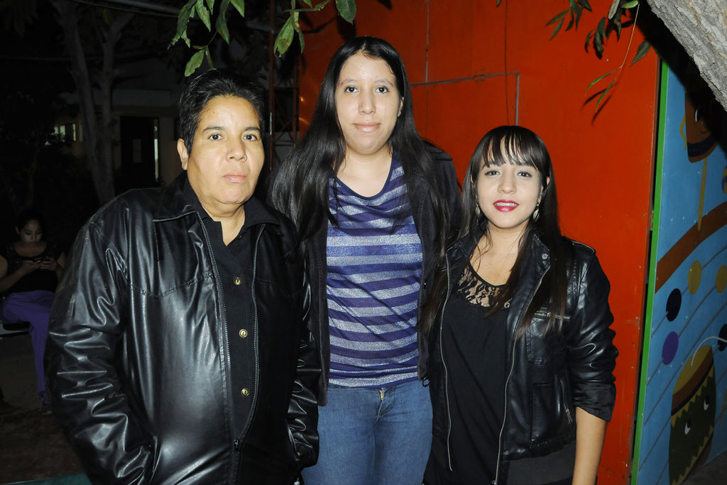 Georgina Solís, Itzel y Claudia.