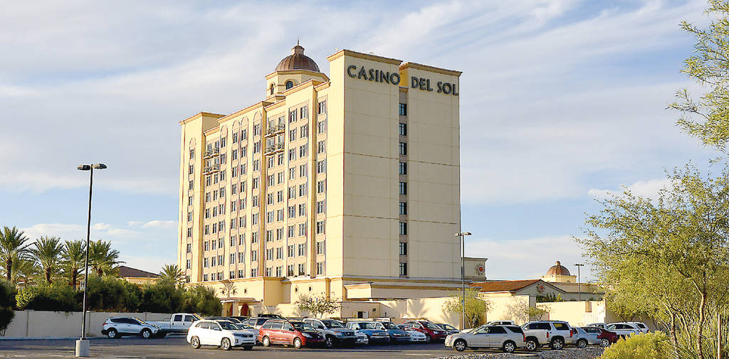 Habitantes.La comunidad indígena en Pascua Nueva en Tucson, Arizona, es dueña de dos casinos, un complejo turístico y del mejor campo de golf en EU. De sus trabajadores, 80% son de la etnia, hablan español e inglés y transmiten sus costumbres de generación en generación