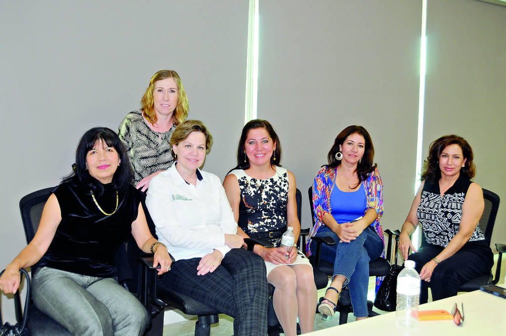 
  Chepis de Campos, Katia Argüelles, Susana Estens, Patricia, Susana y Yolanda.