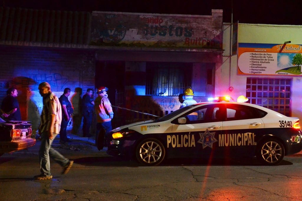 Un lava carros descubrió el cuerpo en el interior de una finca abandonada ubicada en avenida Juárez entre las calles 9 y 10. (EL SIGLO DE TORREÓN)