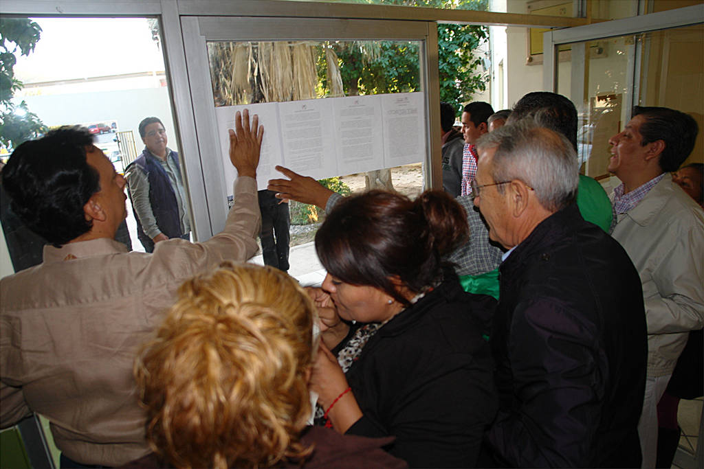 Convocatoria. Por la tarde, el contenido de la convocatoria se hizo pública en la sede del PRI de Gómez Palacio. 