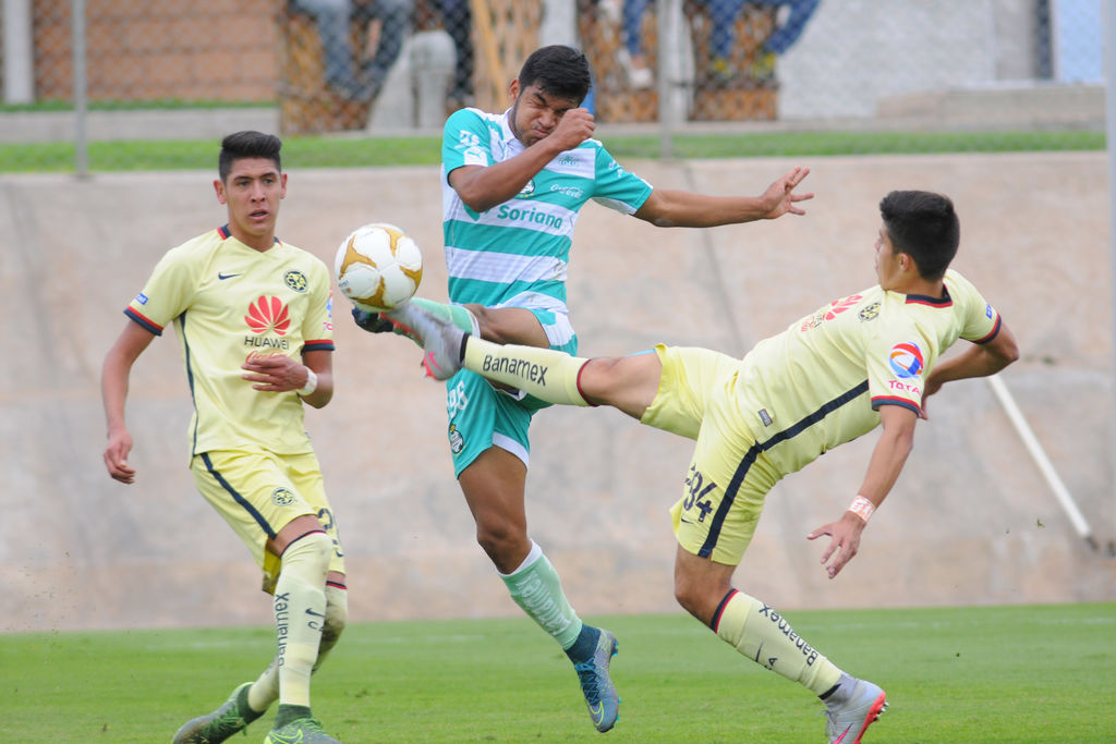 El ‘Mudo’ Aguirre fue el autor del tanto albiverde en el tiempo cumplido, con lo que los albiverdes ganaron la semifinal en el global. (ARCHIVO)