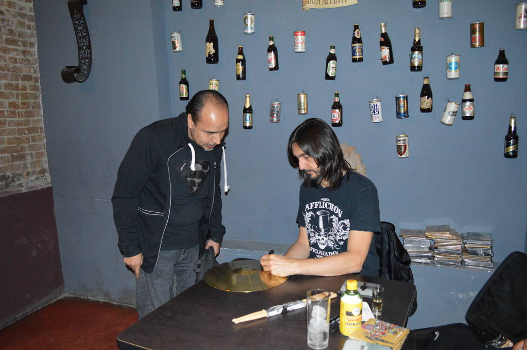 Visita especial. Alfonso André tuvo una firma de autógrafos durante el fin semana en Torreón.