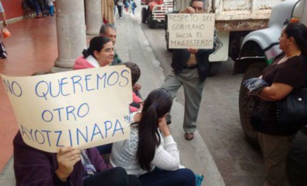 Protestan por la consignación y traslado de 52 normalistas de Michoacán a penales federales. (Quadratín)