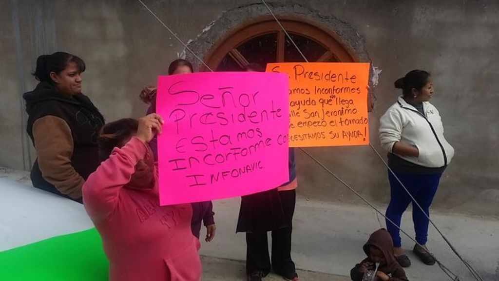 Un grupo de seis mujeres de Ciudad Acuña manifestaron su inconformidad porque han sido relegadas de los apoyos otorgados a los damnificados por el tornado registrado en mayo del presente año. (EL SIGLO DE TORREÓN)
