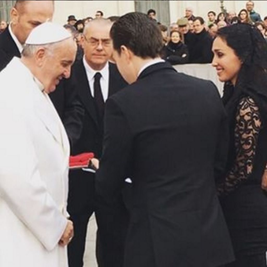 Anahí compartió en redes sociales su emoción por conocer al Papa. (INSTAGRAM)