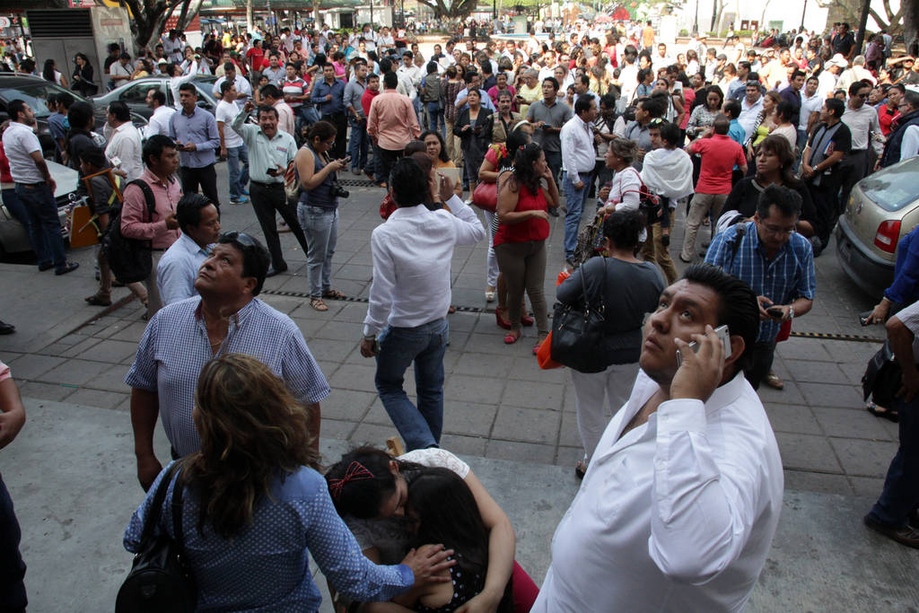 Temblor.  Decenas de personas en Tuxtla Gutíerrez evacuaron los edificios.