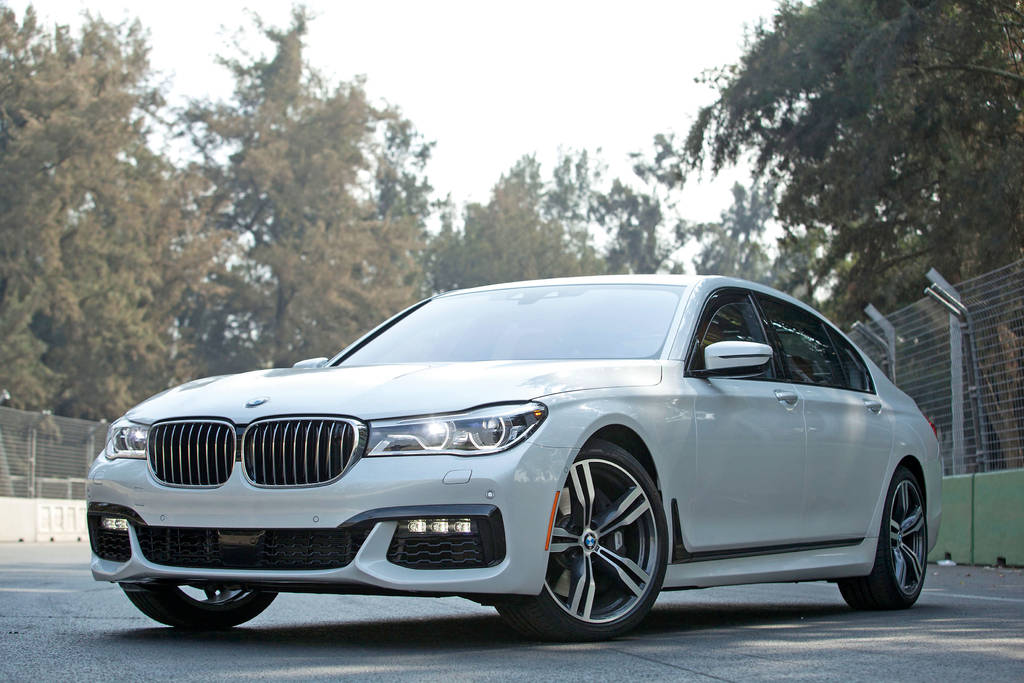 Nuevo sedán.  BMW presenta al mercado nacional el nuevo sedán de lujo Serie 7 y el Mini Clubman.