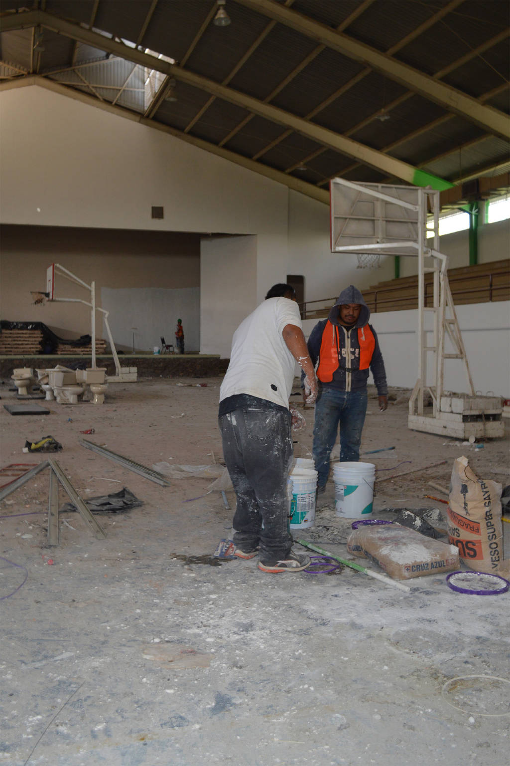 Obras. Se mejorará la fachada del edificio y se colocará un material que le dará una vista moderna y acorde a su interior. 