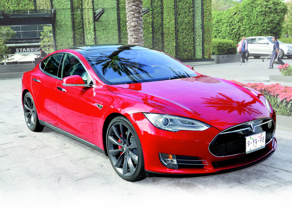 Arranca. Tesla la compañía especializada en tecnología verde arranca con el Model S.