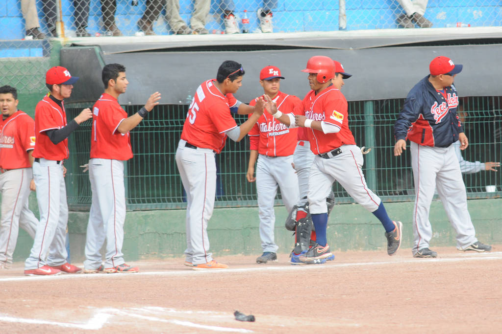 Los bateadores del equipo matamorense respaldaron el pitcheo del cubano Juan Yassel Serrano. (Archivo)