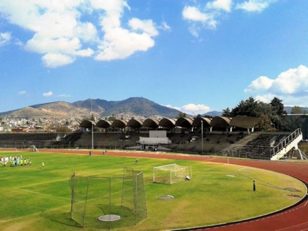 Entre las acciones que se realizarán en este centro deportivo con capacidad para 20 mil personas, se encuentra la limpieza de gradas de concreto y columnas. (TWITTER)
