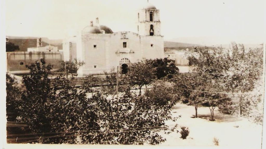 
El templo de San Antonio de Padua y al fondo a la izquierda el templo de La Soledad, los dos edificios virreinales, fueron respetados por los carrancistas.
