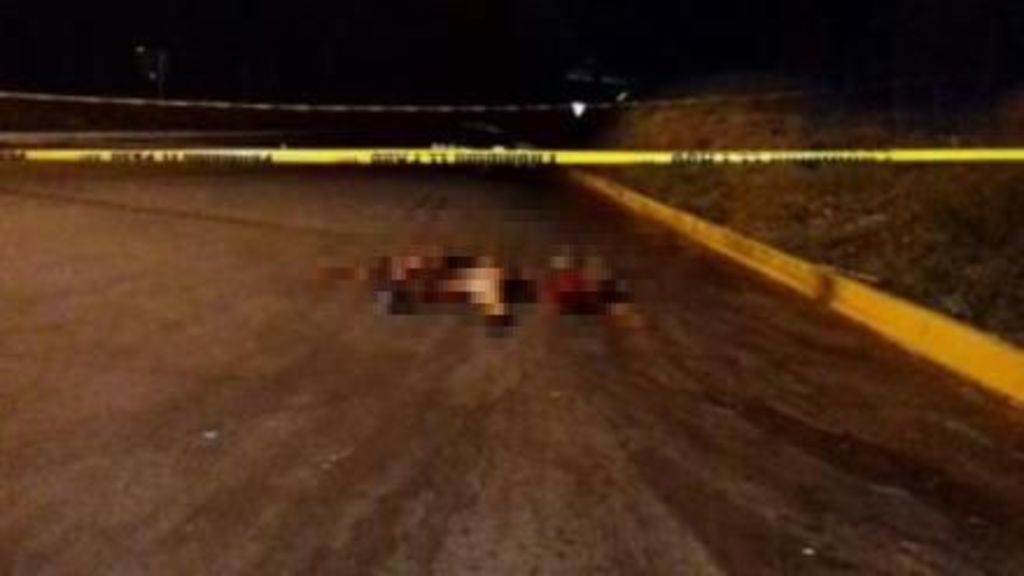 Los cuatro asesinados fueron localizados a 150 metros de la caseta de cuota de Santa Casilda, ubicada sobre la autopista Siglo 21. (TWITTER)