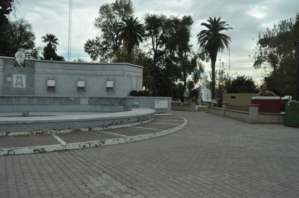 El ayuntamiento de Torreón donó un terreno al interior de la Alameda, justo a espaldas de la Fuente del Pensador, con una superficie de 10 por 5 metros. (EL SIGLO DE TORREÓN)