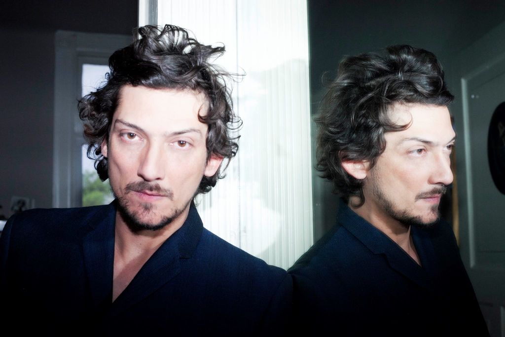 Larregui grabó el disco en la Ciudad de México y París y cuenta con la producción de Adanowsky y Rob Coudet. (TWITTER)