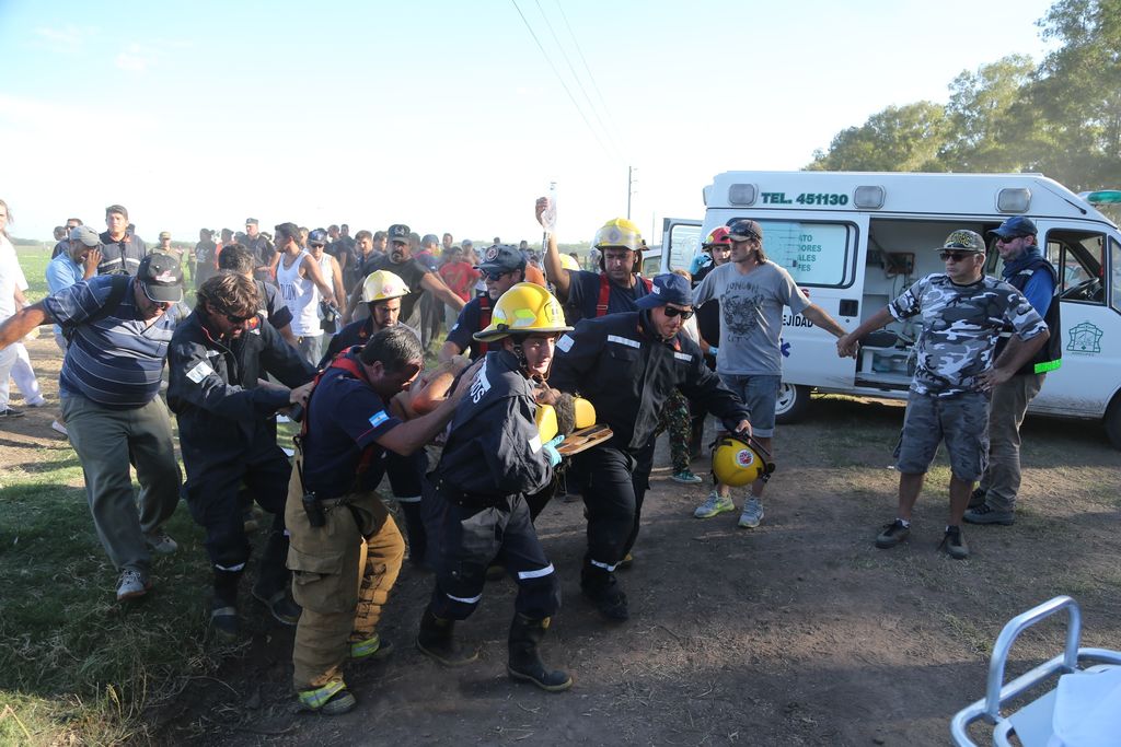 Ocho ambulancias fueron empleadas para trasladar a los heridos al Hospital Santa Francisca, de la ciudad de Arrecifes. (AP)