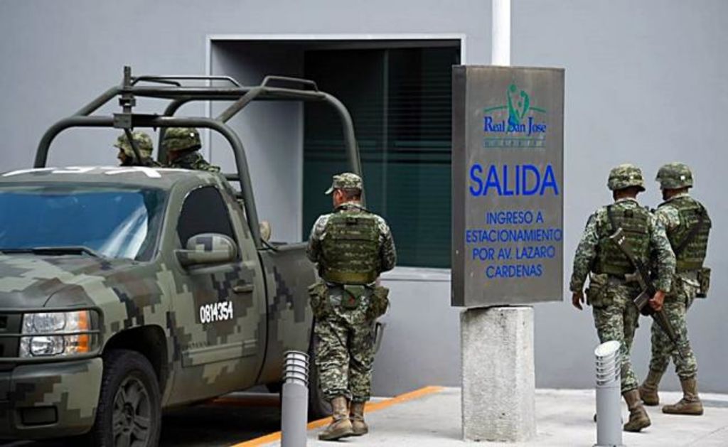 Elvis González se encuentra bajo un fuerte dispositivo de seguridad el hospital Real San José. (EL UNIVERSAL)