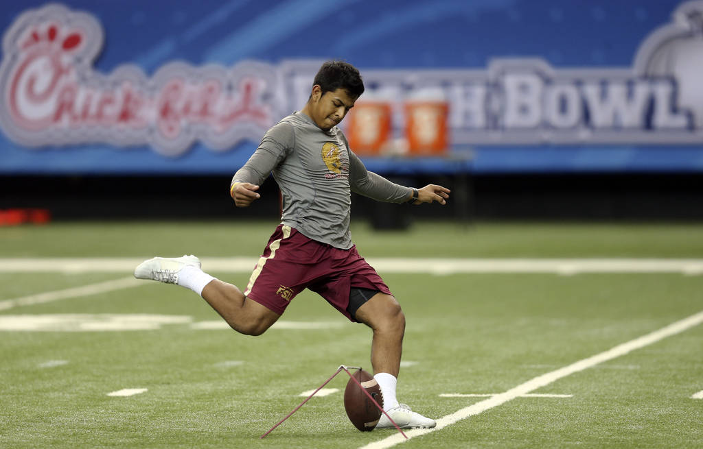 Roberto Aguayo no falló ninguno intento de punto extra en su carrera con la Estatal de Florida. (AP) 