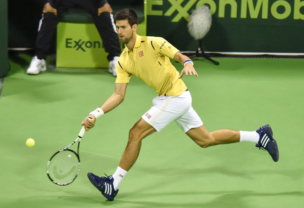 Las opciones de victoria de Nadal se desvanecieron cuando Djokovic anuló su única posibilidad de rotura en el juego inaugural. (EFE) 