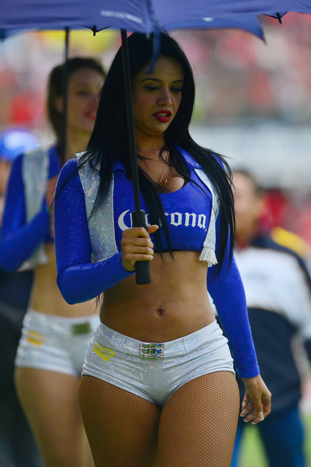 La belleza de las edecanes mexicanas siempre presente en las canchas del balompié nacional. 