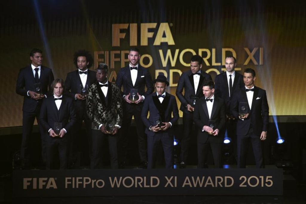 La gala para premiar lo mejor del futbol mundial en 2015 se lleva a cabo en Zurich. (TWITTER)