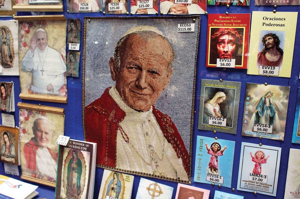 Papamanía: Juan Pablo II sigue siendo el rey