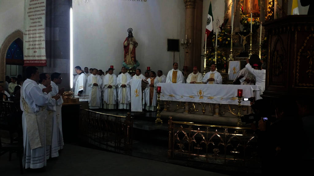 Nuevos religiosos. El arzobispo de Durango acudió a Gómez Palacio para oficiar la ordenación de tres sacerdotes. (EL SIGLO DE TORREÓN)