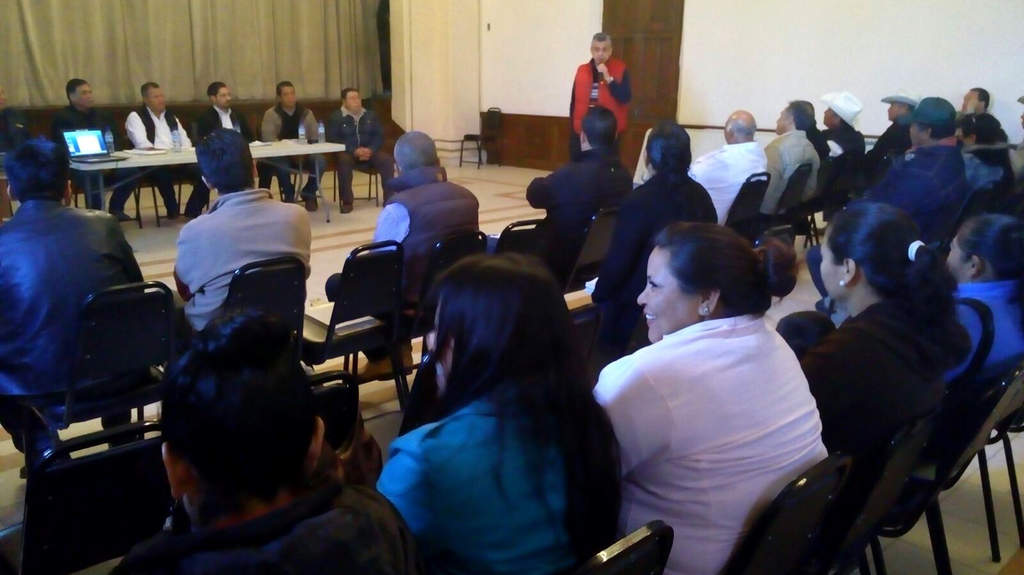 Informan. Participaron en esta reunión realizada en el Salón Azul, las autoridades de los ejidos y comunidades rurales de Lerdo. (EL SIGLO DE TORREÓN)