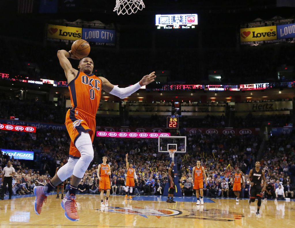 Russell Westbrook logró un triple doble ayer. (AP)